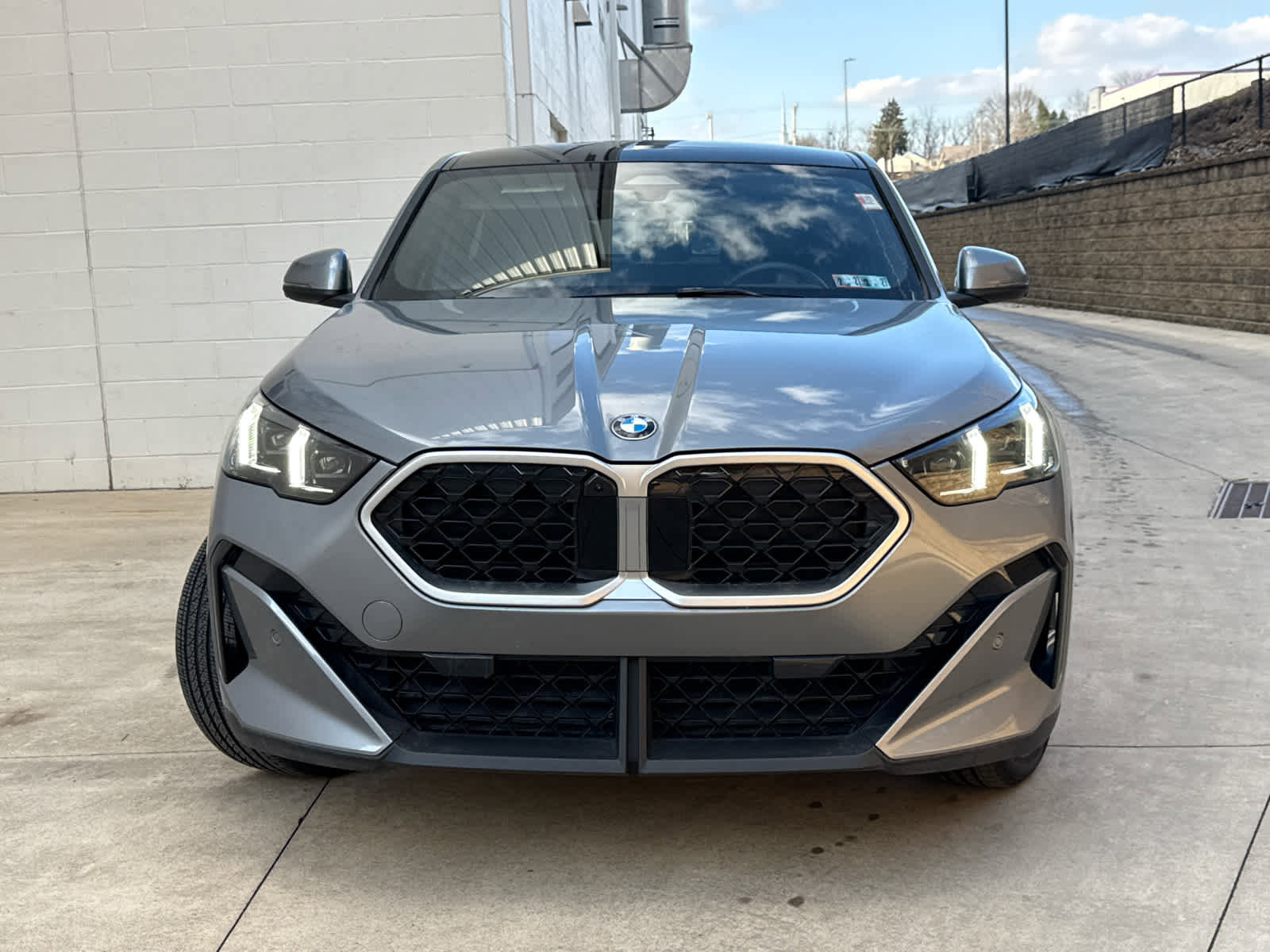 Certified 2025 BMW X2 xDrive28i AWD/4WD image 2