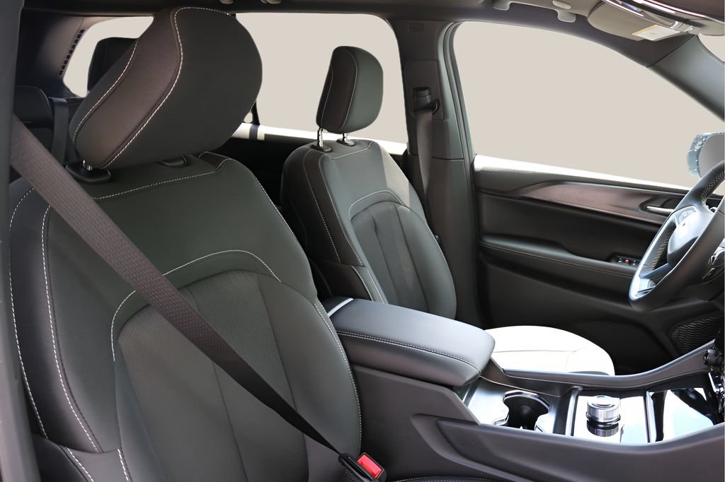 New 2026 Jeep Grand Cherokee Laredo X RWD image 21