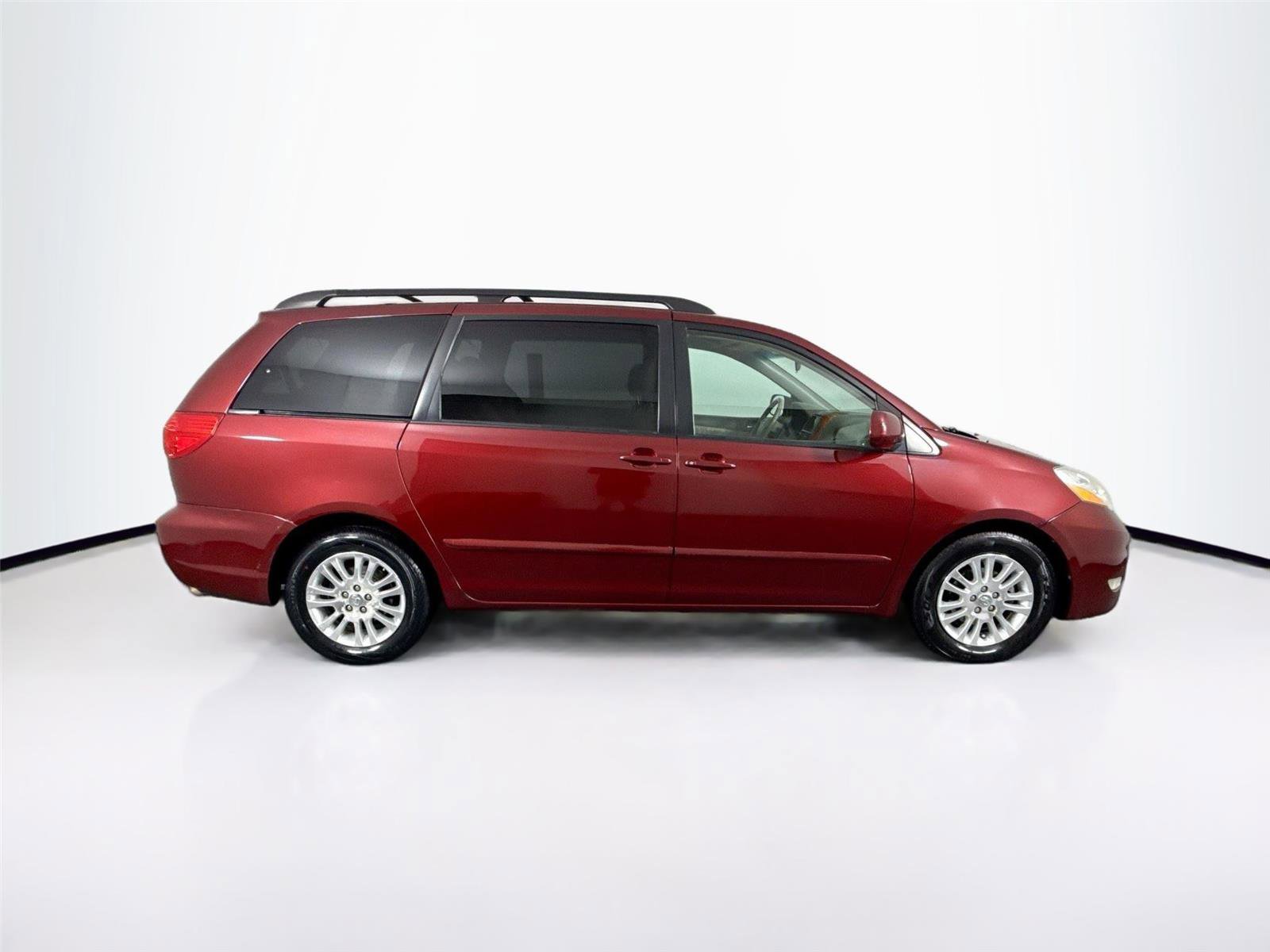 Used 2008 Toyota Sienna XLE image 11