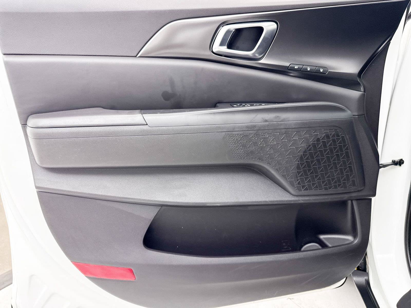 Certified 2025 Kia Carnival SX w/ SX Dark Edition Package FWD image 32