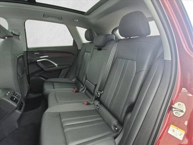 Used 2025 Audi Q5 Premium Plus w/ Premium Plus AWD/4WD image 22