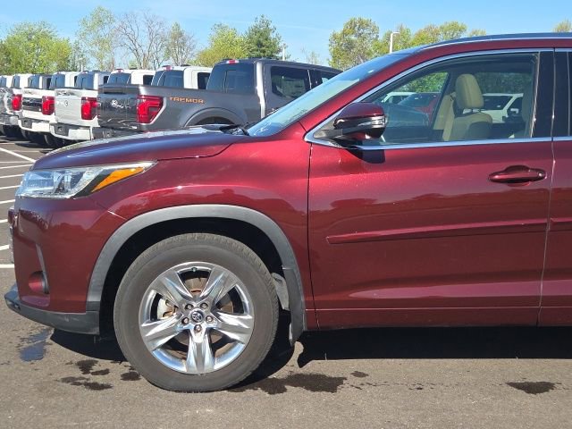 Used 2018 Toyota Highlander Limited FWD image 17