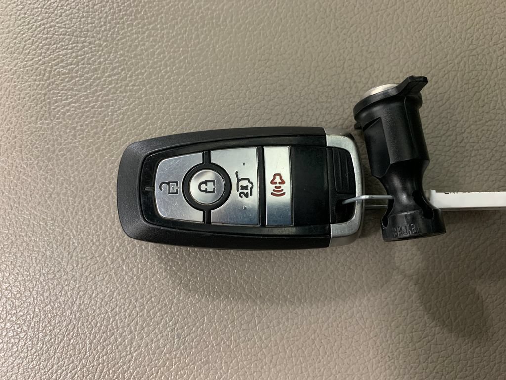 Used 2018 Ford Expedition XLT w/ Equipment Group 201A AWD/4WD image 32