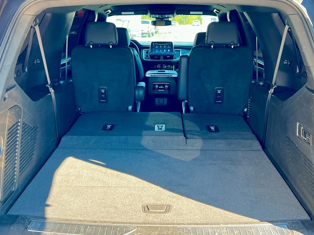 Used 2023 Chevrolet Suburban RST w/ Luxury Package image 42