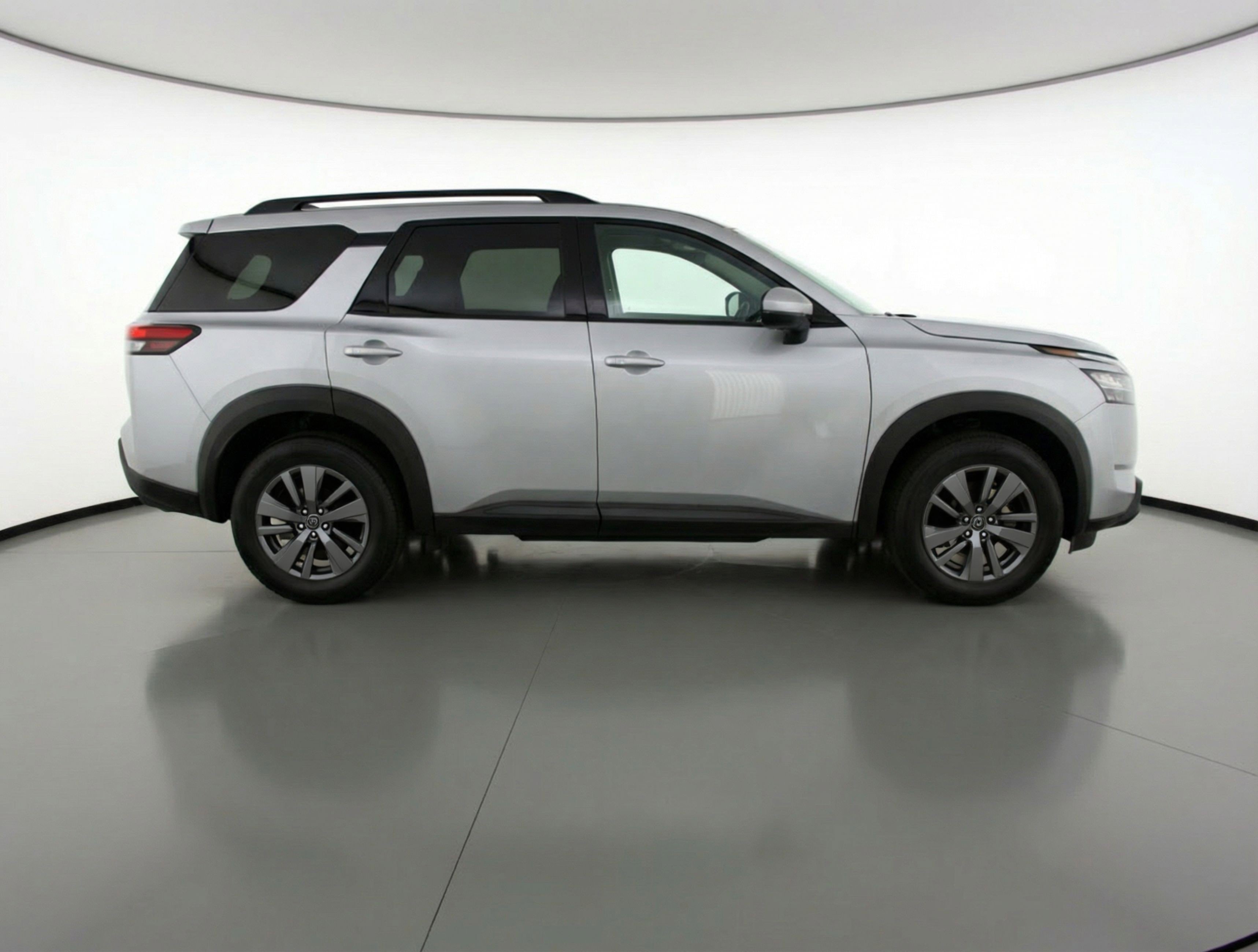 Used 2025 Nissan Pathfinder SV image 11