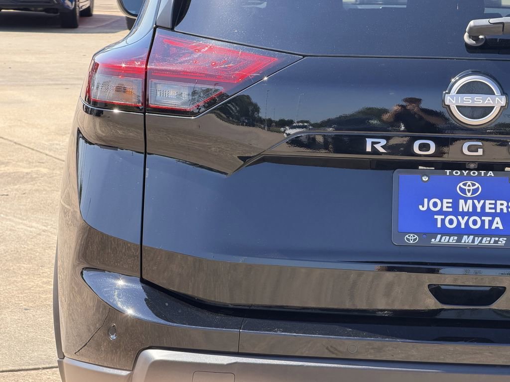 Used 2025 Nissan Rogue SV FWD image 10