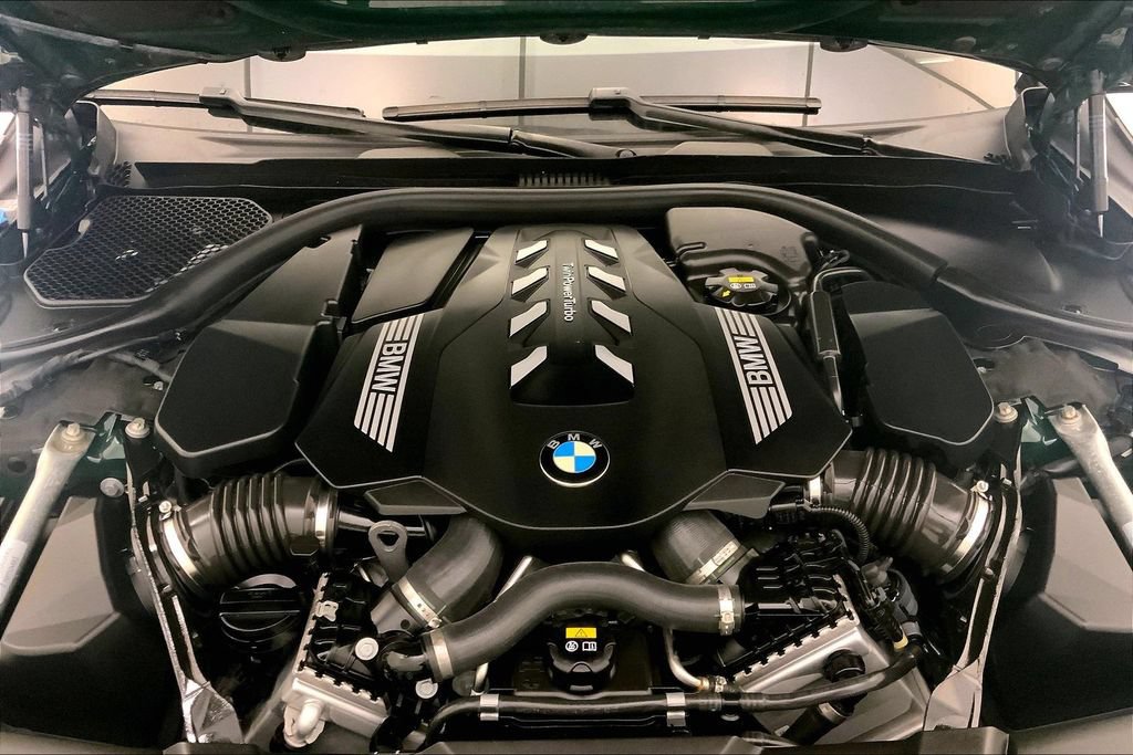 Used 2022 BMW 750i xDrive w/ Luxury Rear Seating Package AWD/4WD image 9