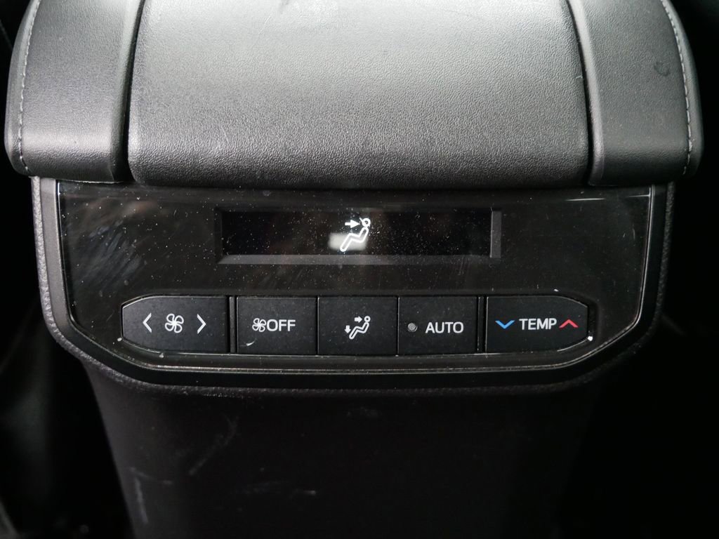 Used 2021 Toyota Highlander XLE image 32