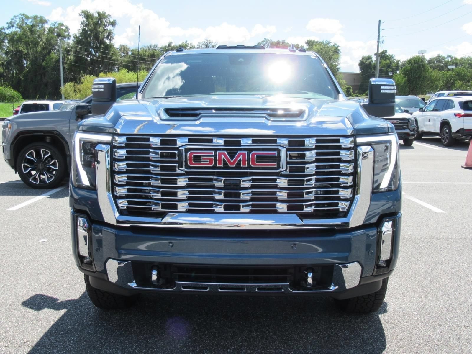 New 2026 GMC Sierra 2500 Denali w/ Denali Reserve Package AWD/4WD image 3
