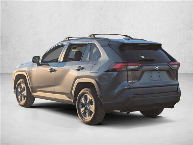 Used 2022 Toyota RAV4 XLE w/ Convenience Package FWD image 5