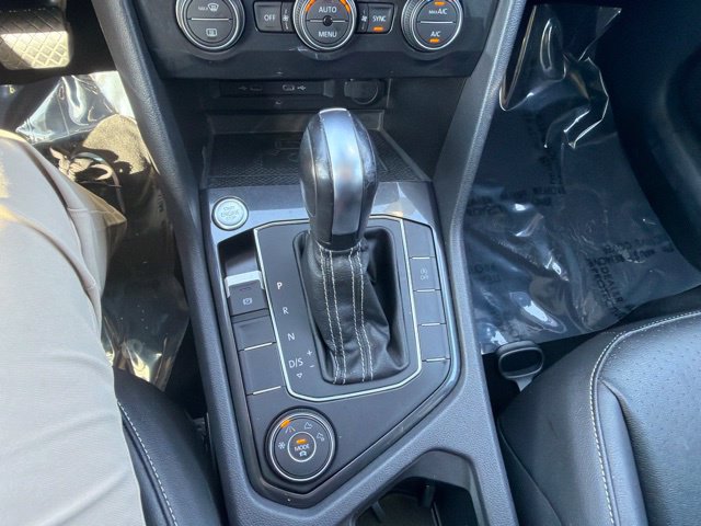 Certified 2021 Volkswagen Tiguan SE w/ Panoramic Sunroof Package AWD/4WD image 32