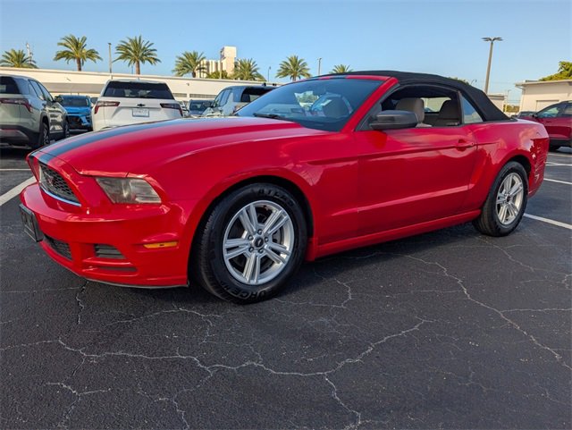 Used 2014 Ford Mustang Convertible image 3
