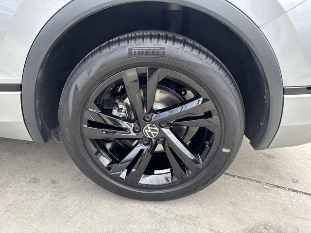Certified 2023 Volkswagen Tiguan SE R-Line FWD image 6