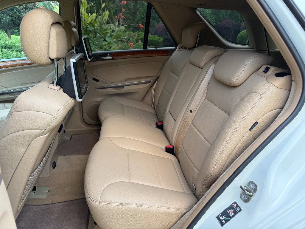 Used 2009 Mercedes-Benz ML 320 BlueTEC 4MATIC image 21