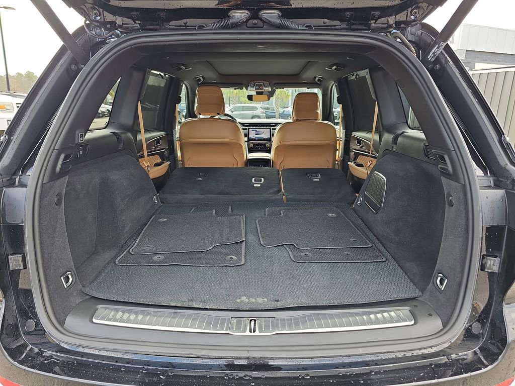 Used 2023 Jeep Grand Cherokee Summit w/ Luxury Tech Group V image 16