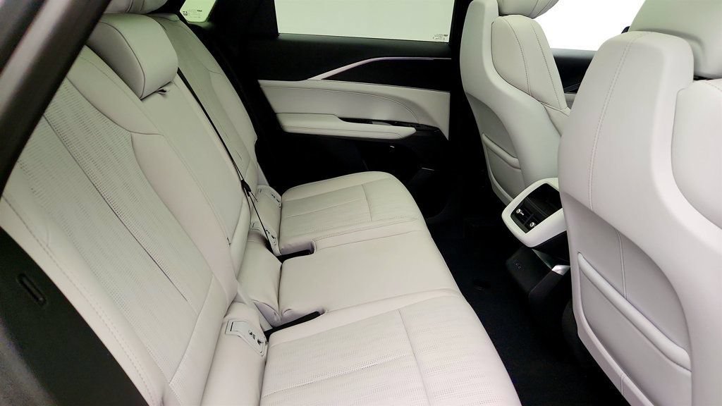 Used 2025 Cadillac Lyriq Luxury RWD image 22