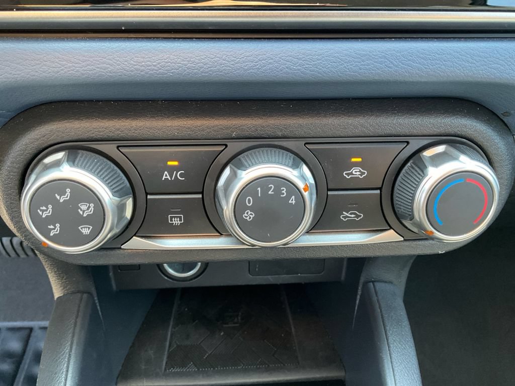 Used 2025 Nissan Versa SV FWD image 21