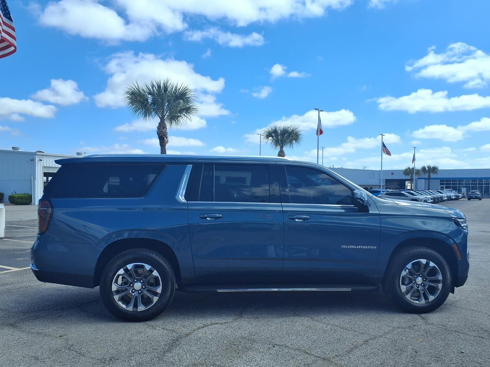 Used 2025 Chevrolet Suburban LS image 21