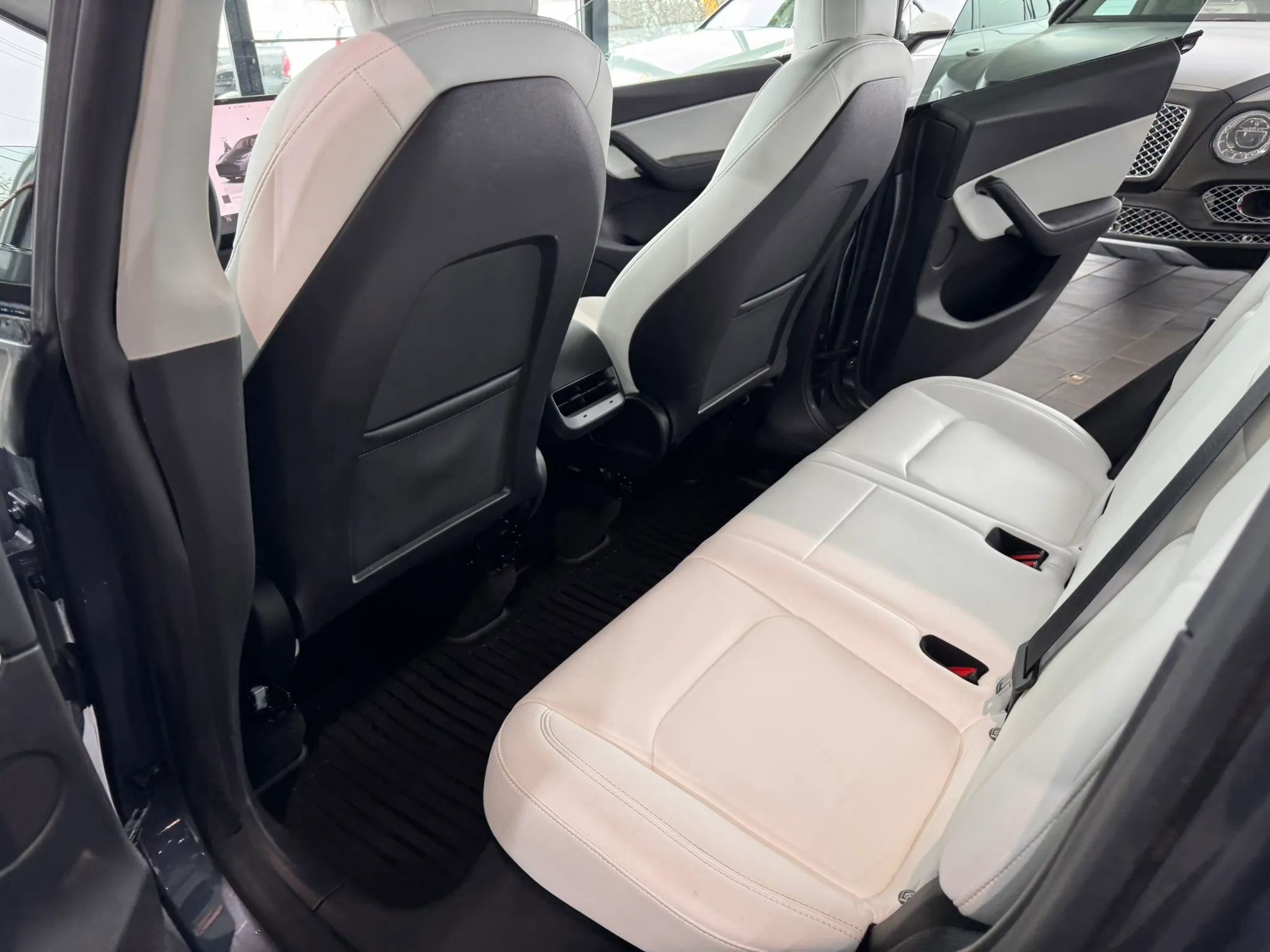 Used 2022 Tesla Model Y Long Range image 18