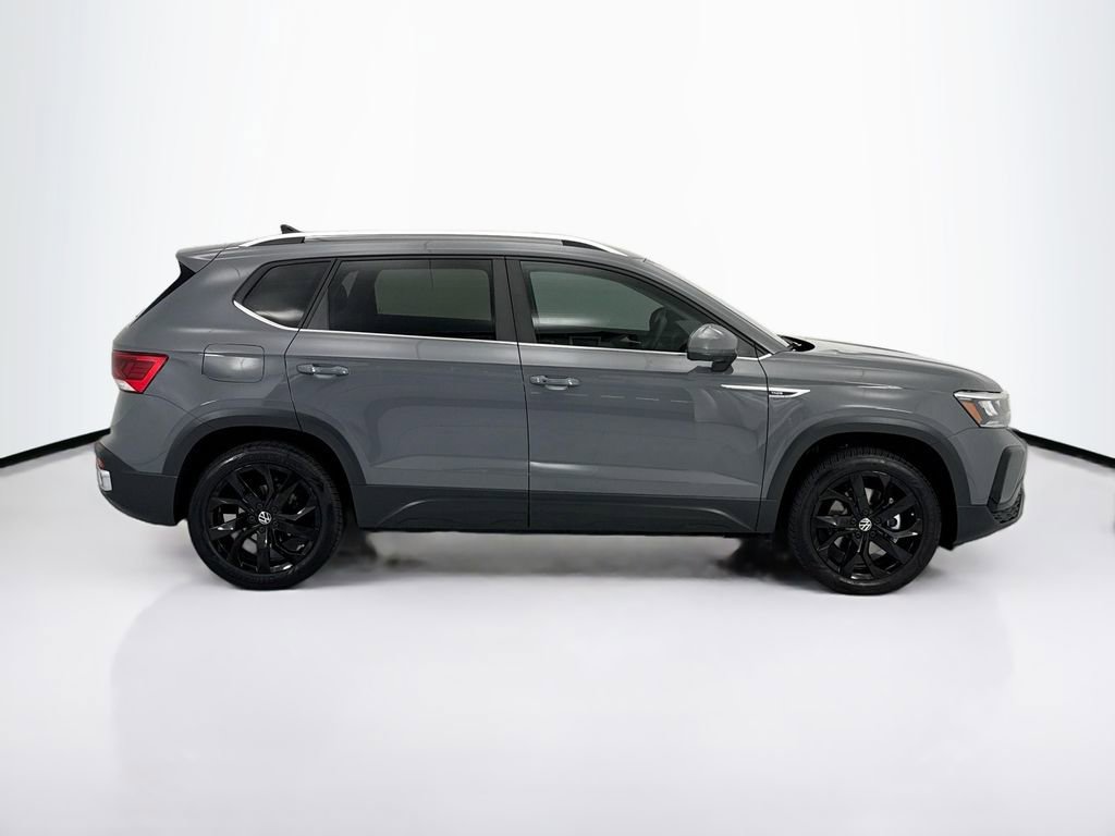Used 2023 Volkswagen Taos SE w/ Black Wheel Package FWD image 4