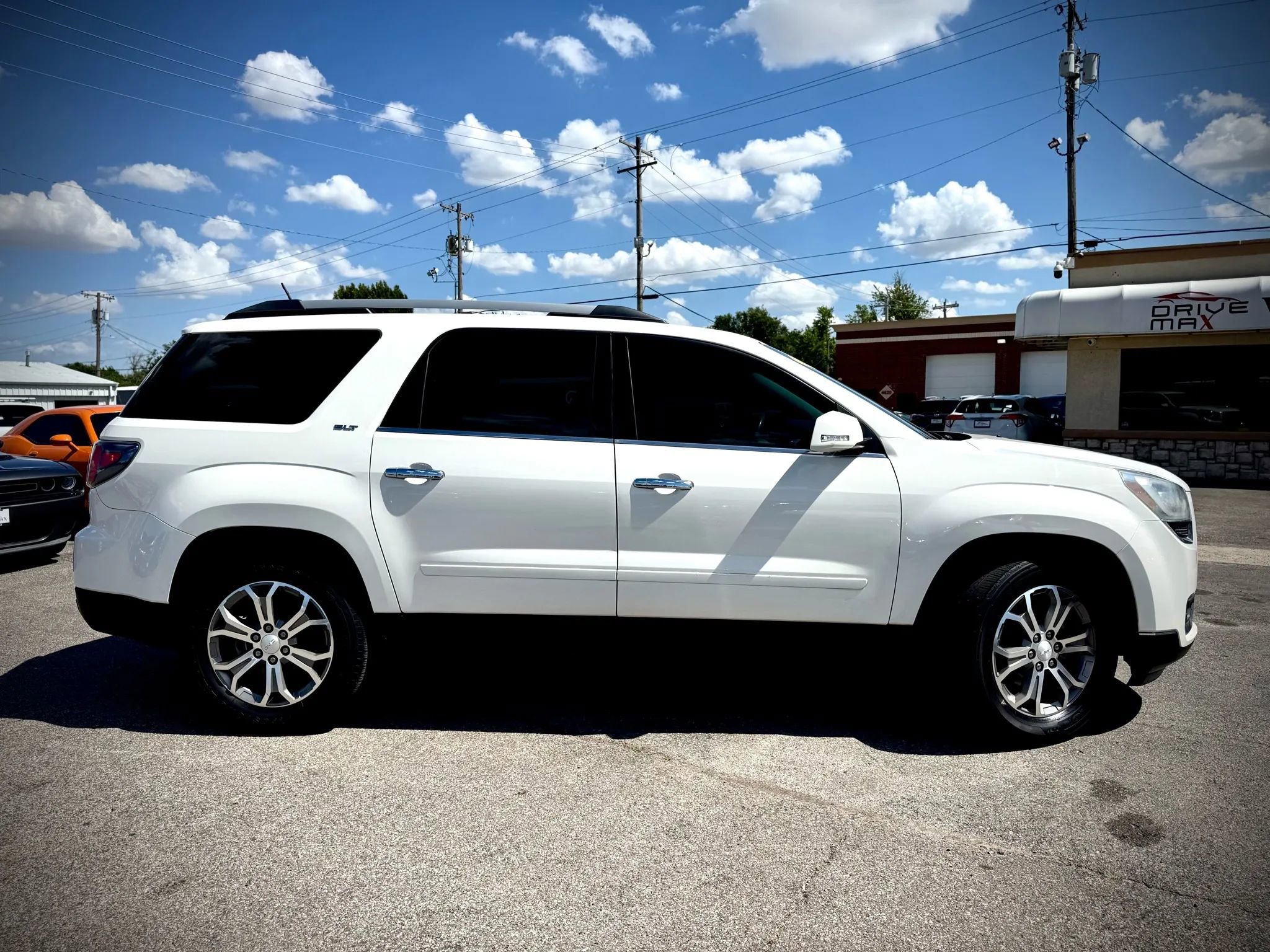Used 2014 GMC Acadia SLT image 2