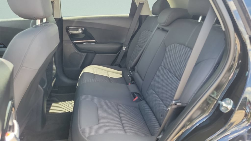 Used 2022 Kia Niro LXS FWD image 10