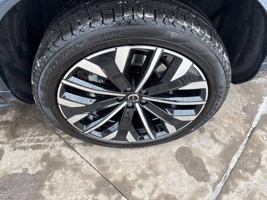 New 2026 Volvo XC90 B6 Ultra w/ Protection Package image 16