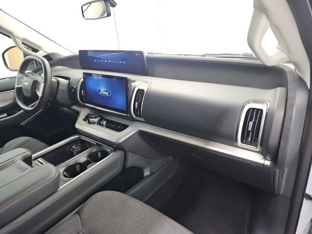 Used 2025 Ford Expedition Max Active AWD/4WD image 11