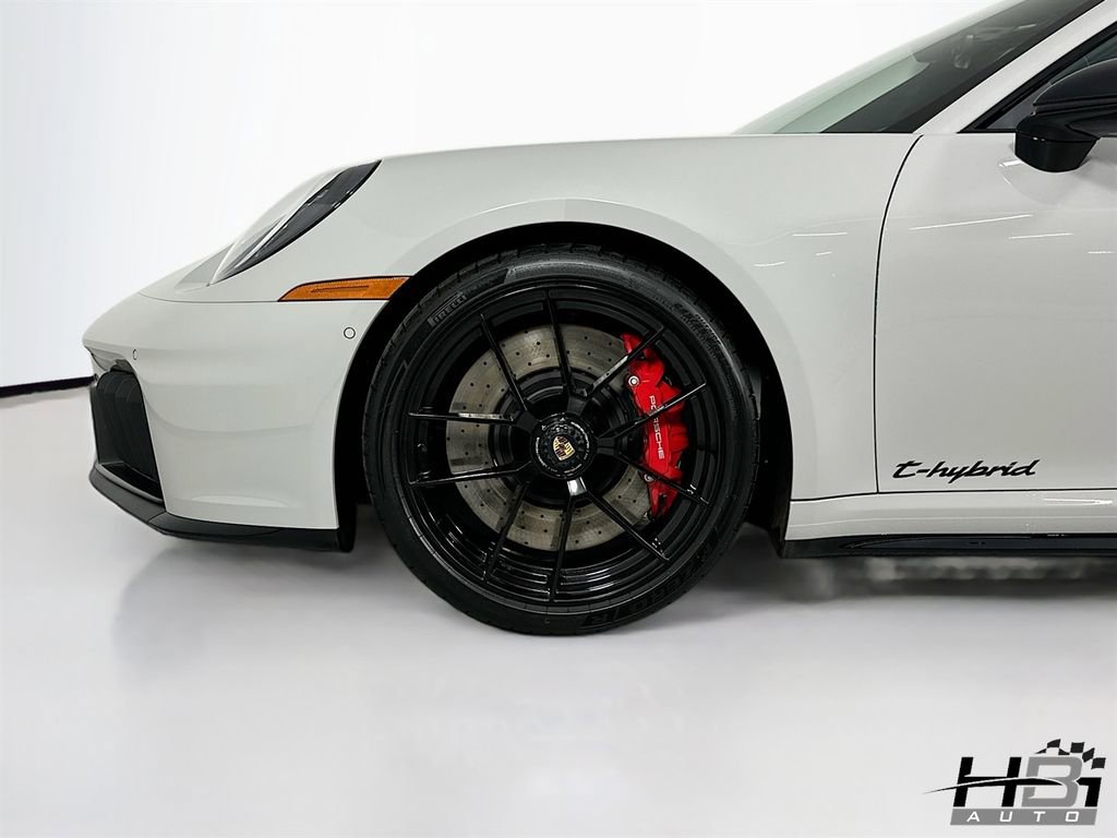 Used 2026 Porsche 911 Carrera GTS RWD image 18