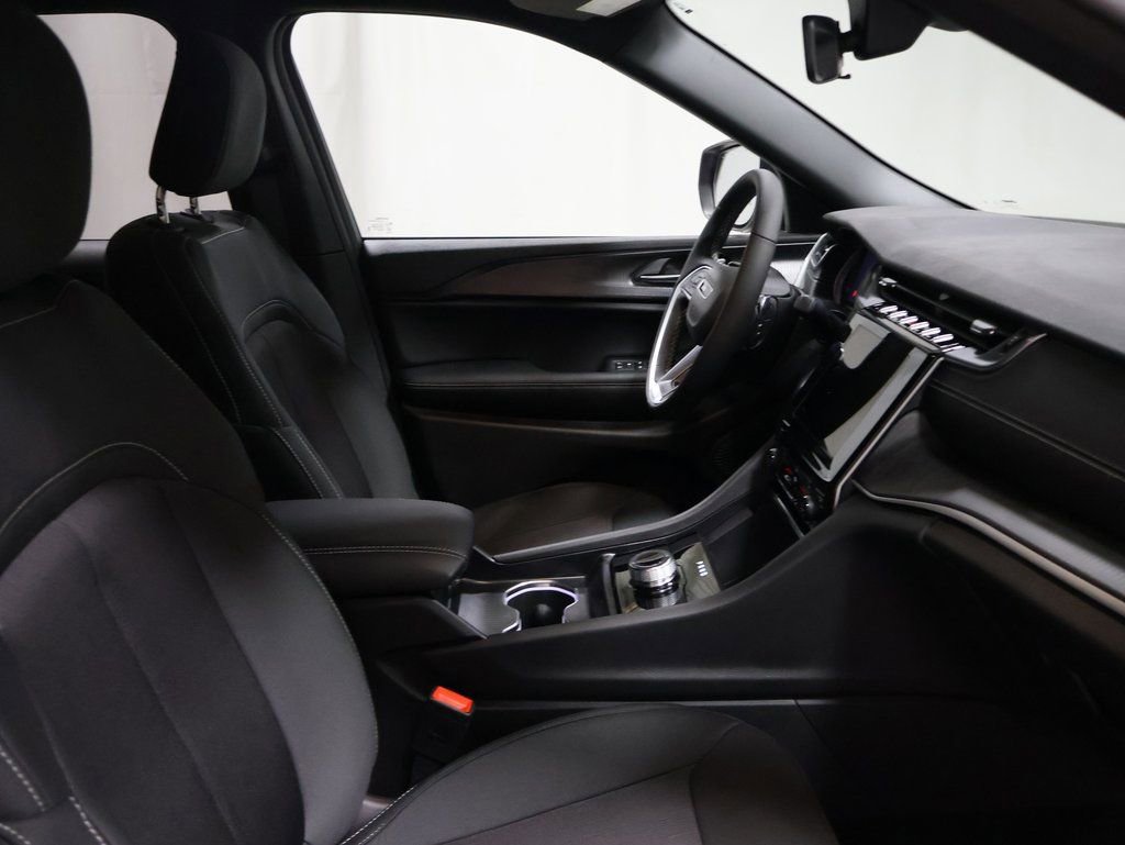 New 2025 Jeep Grand Cherokee L Laredo w/ Luxury Tech Group I image 20