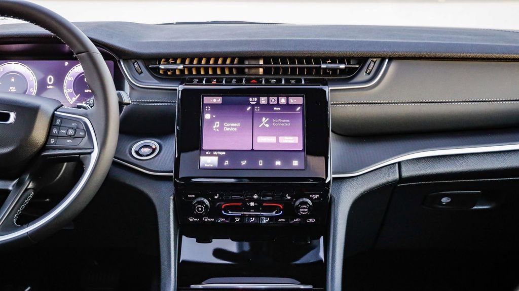 New 2025 Jeep Grand Cherokee L Laredo w/ Luxury Tech Group I image 14