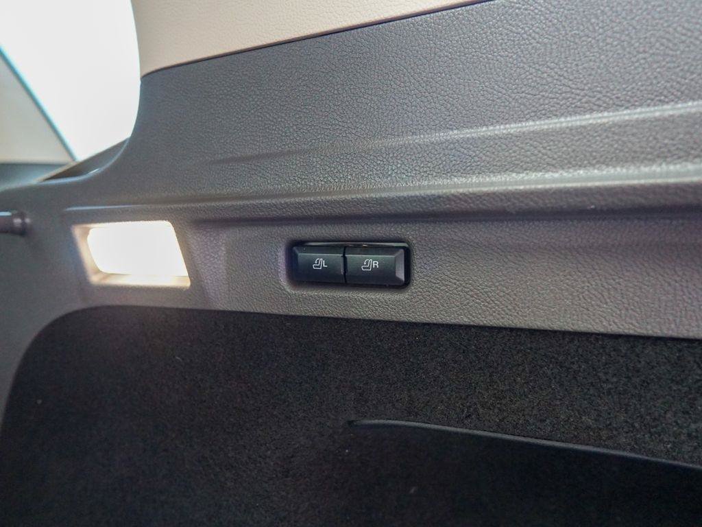 Used 2020 Lincoln Corsair Reserve w/ Equipment Group 201A FWD image 11