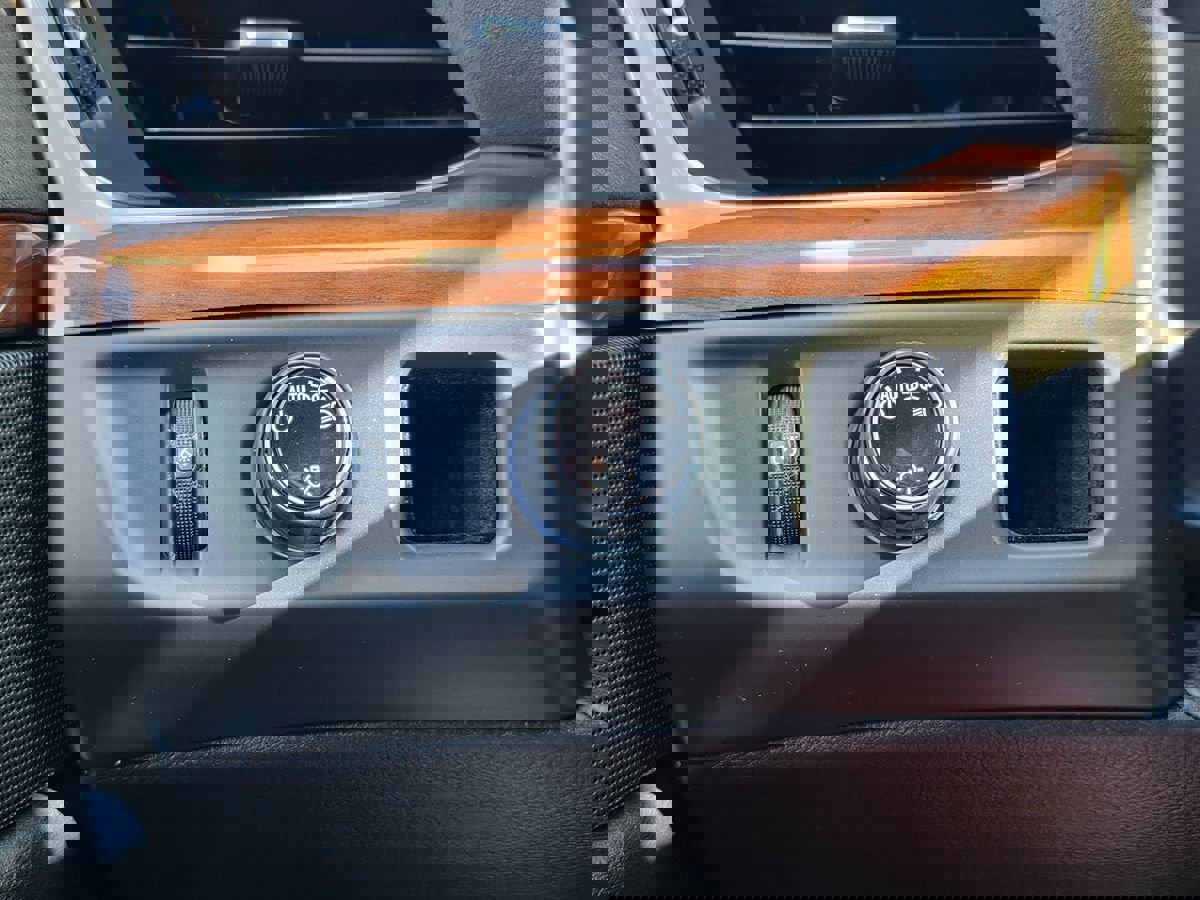 Used 2017 Cadillac Escalade Luxury image 43