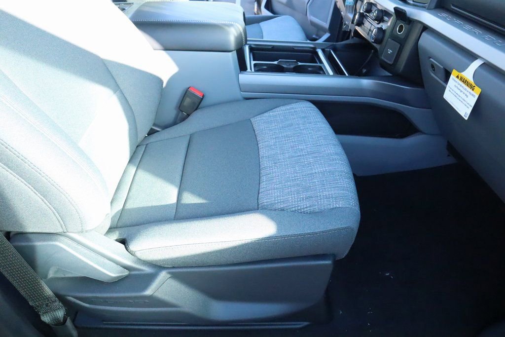 New 2026 Ford F250 XLT w/ FX4 Off-Road Package image 12