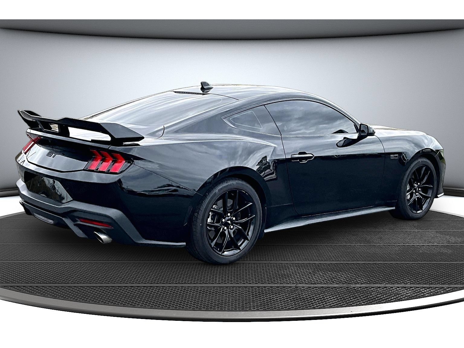 Used 2024 Ford Mustang GT RWD image 17