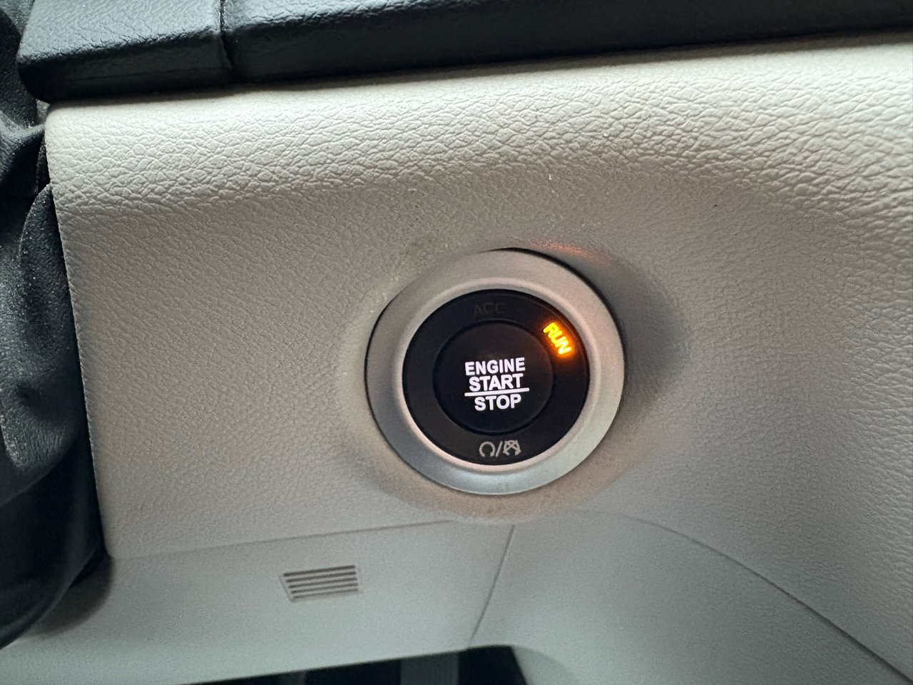 Used 2022 Chrysler Voyager LX image 15