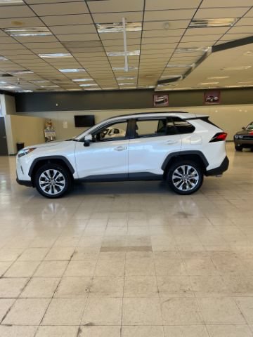 Used 2022 Toyota RAV4 XLE Premium FWD image 6