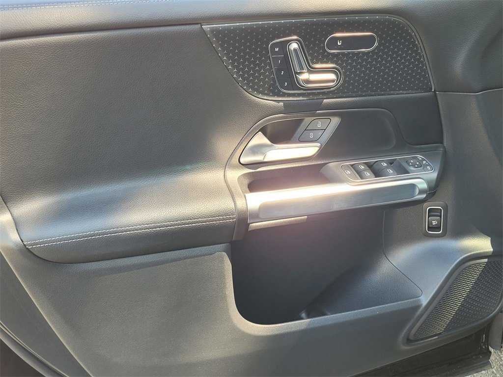 Used 2024 Mercedes-Benz GLB 250 image 17
