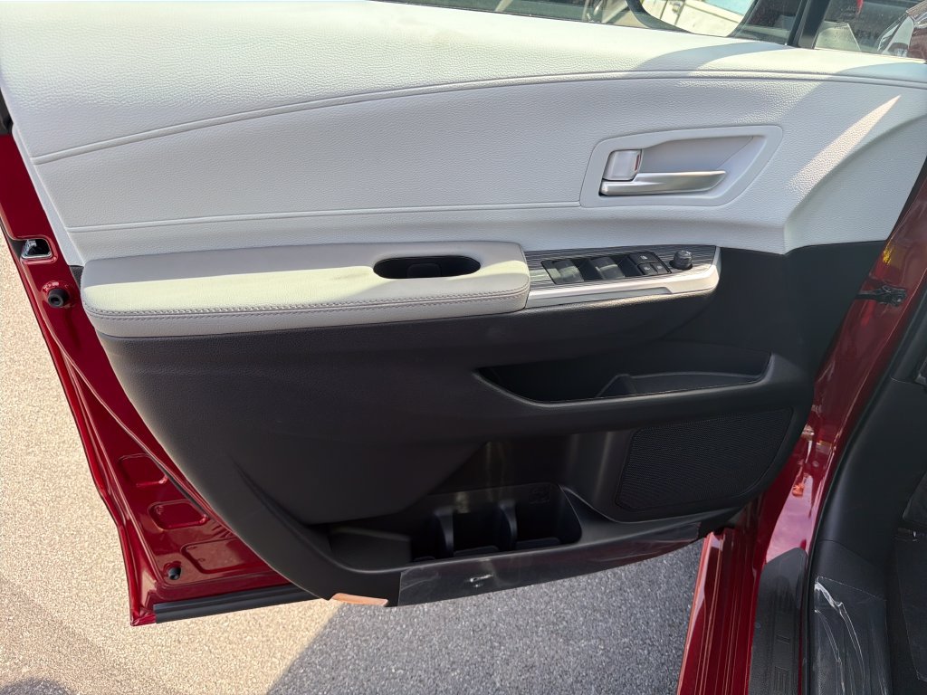 New 2026 Toyota Sienna XLE FWD image 15