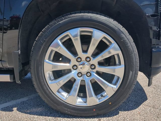 Used 2020 Chevrolet Silverado 1500 High Country w/ Technology Package AWD/4WD image 11