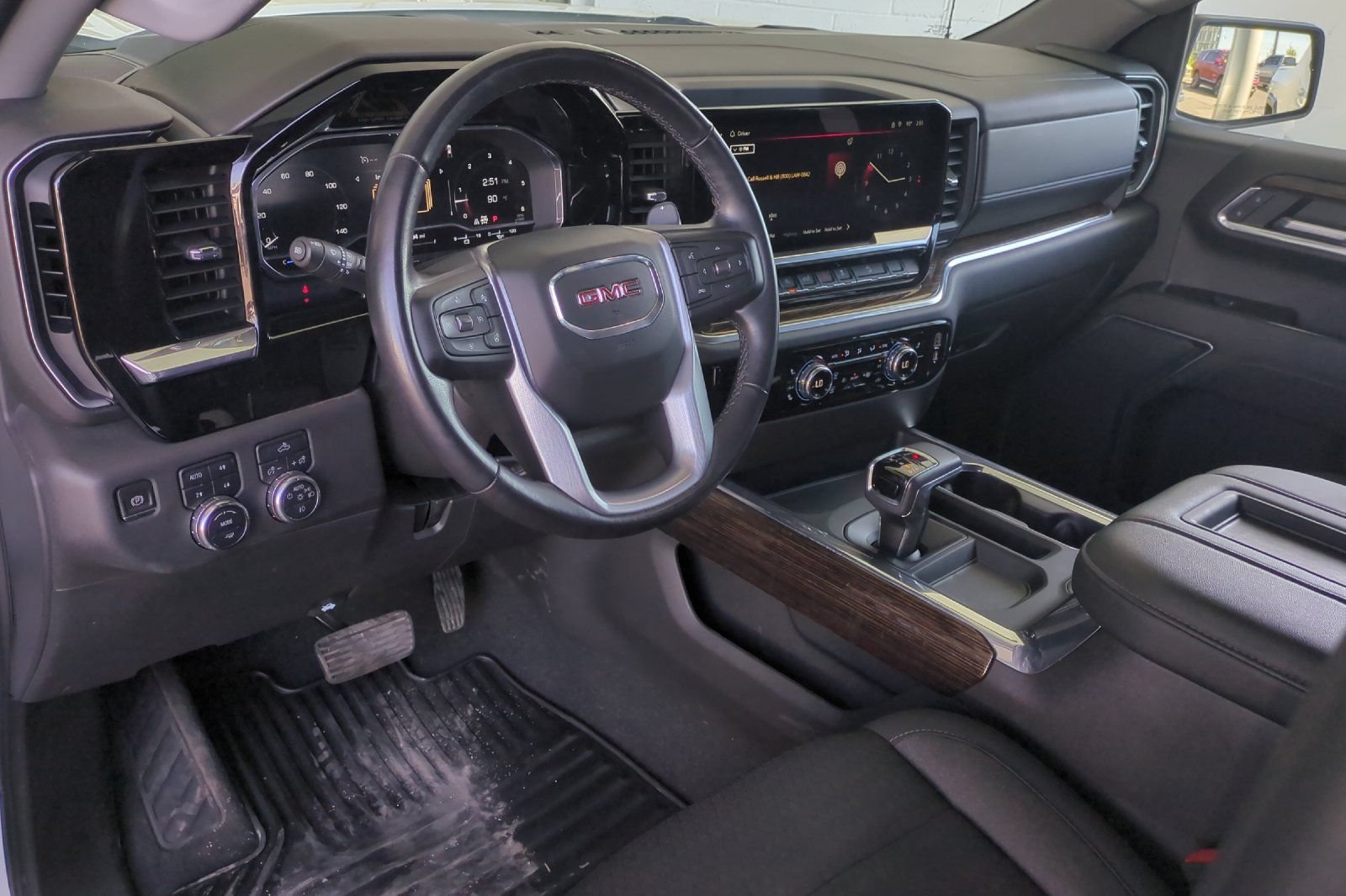 Used 2022 GMC Sierra 1500 Elevation w/ X31 Off-Road Package AWD/4WD image 9