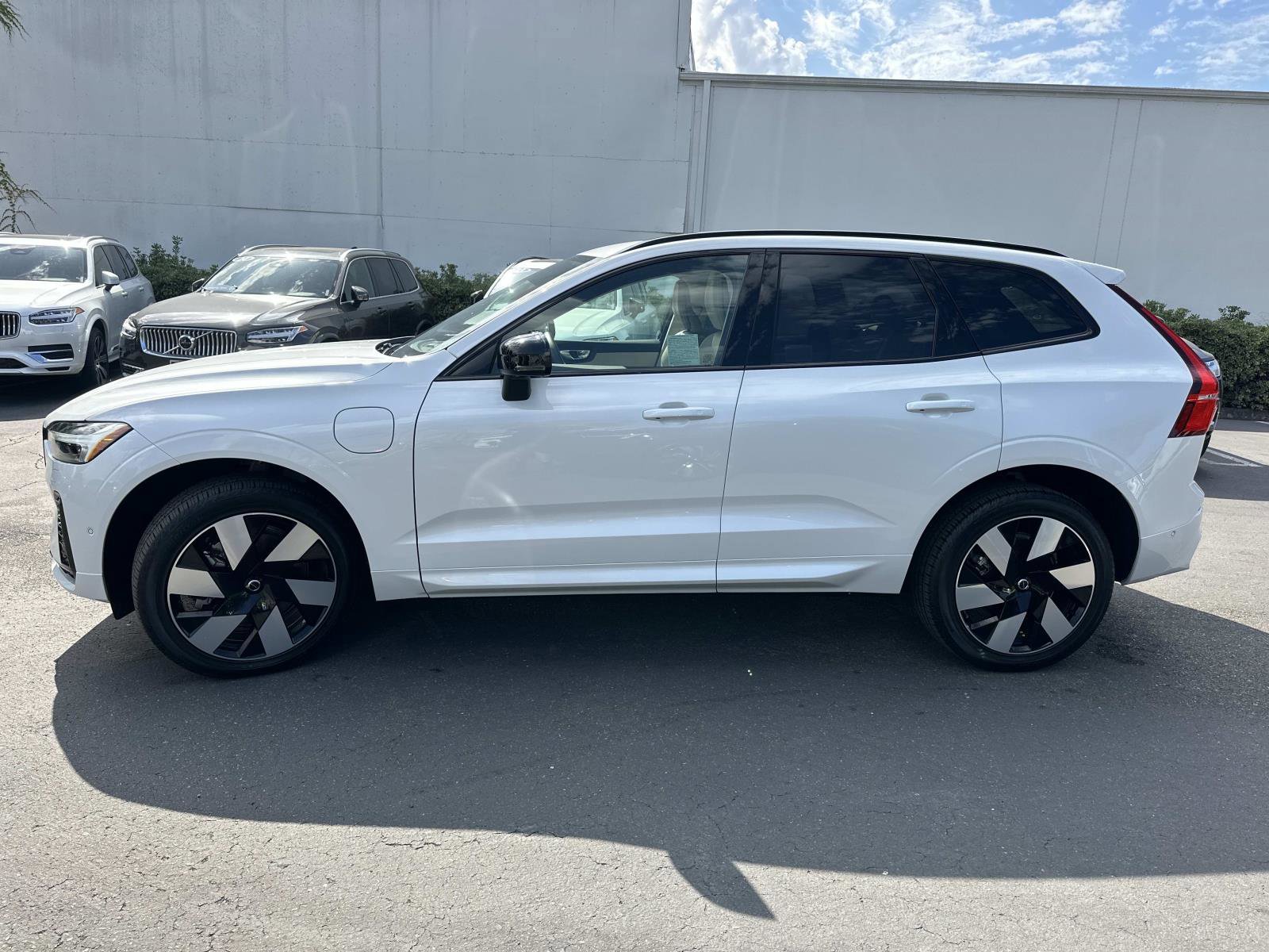 Certified 2025 Volvo XC60 T8 Plus w/ Protection Package Premier image 7