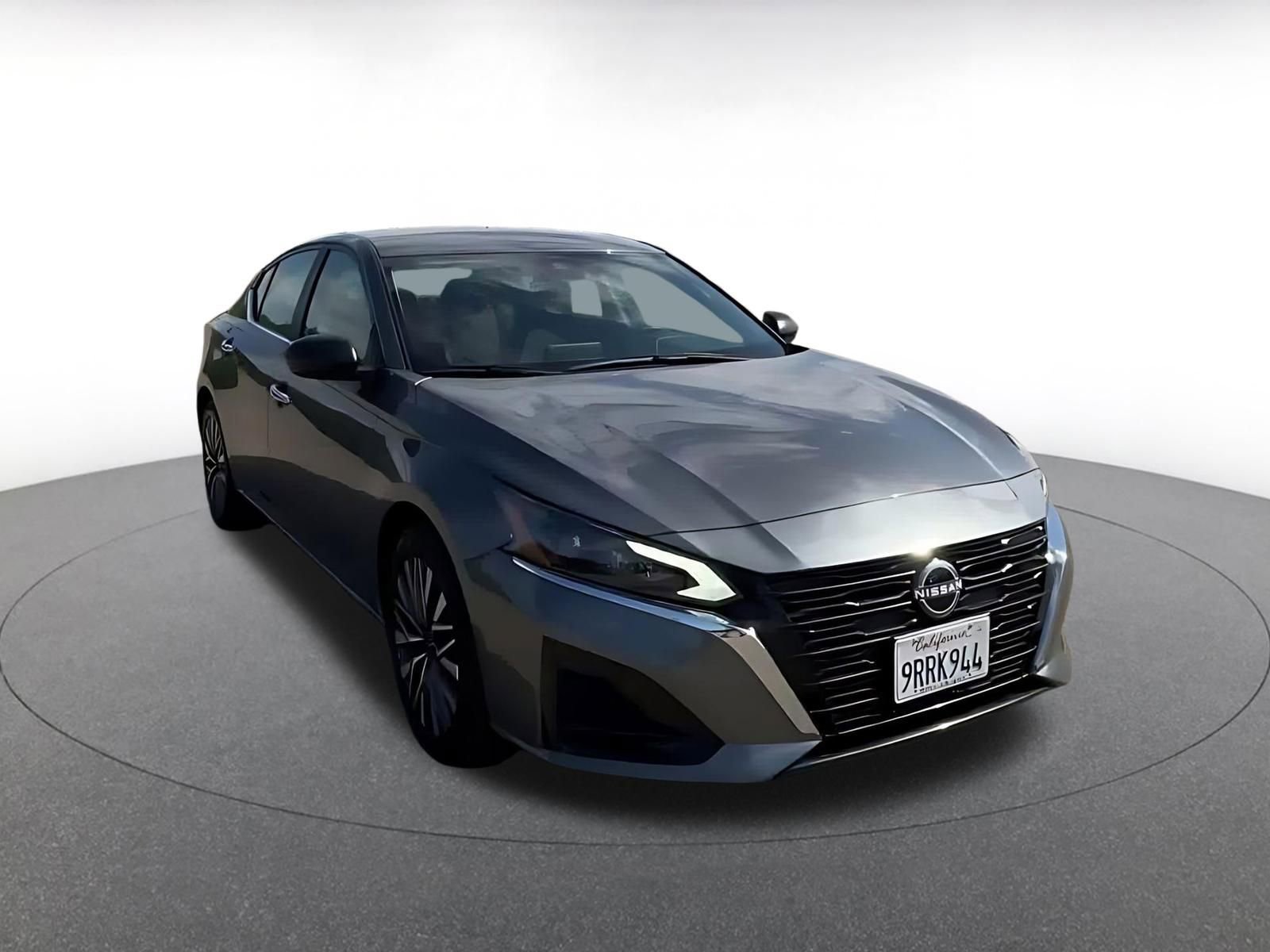 Used 2025 Nissan Altima 2.5 SV FWD image 3