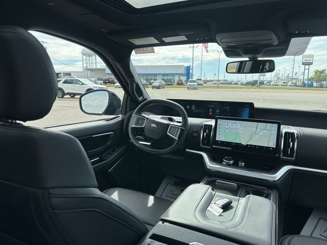 New 2025 Ford Expedition Platinum w/ Stealth Performance Package image 4