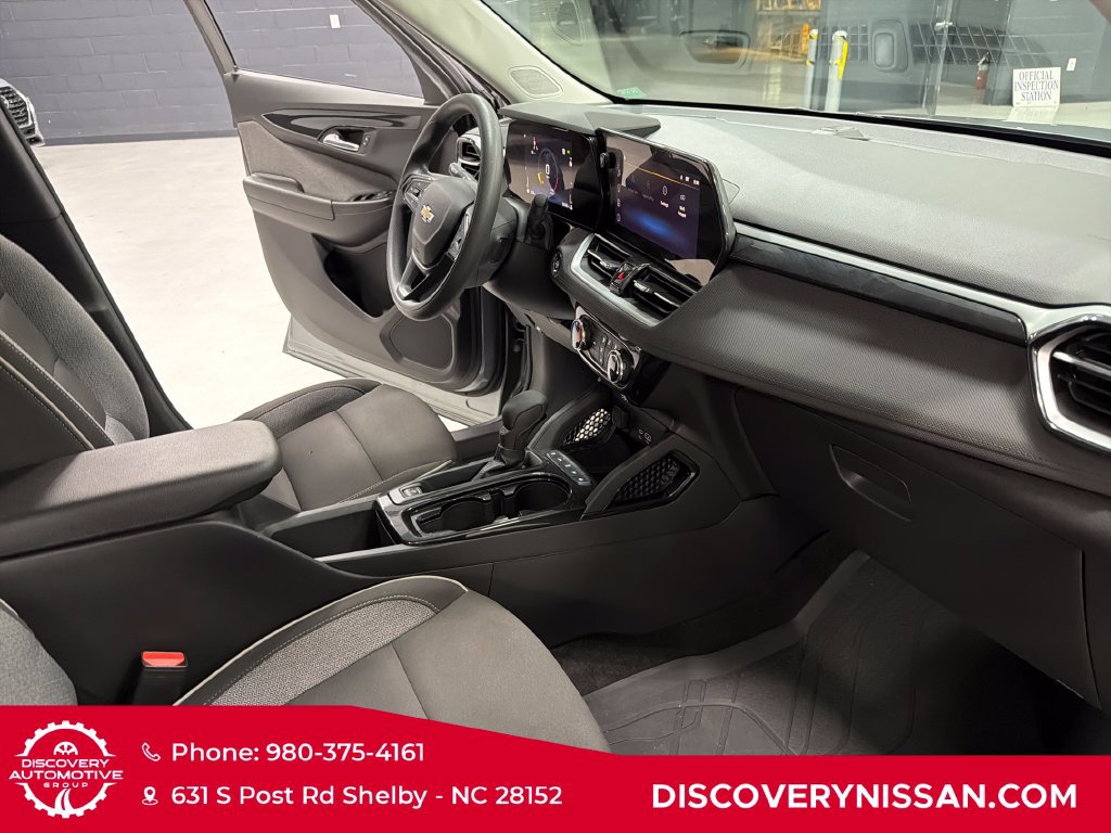 Used 2024 Chevrolet TrailBlazer LT w/ Driver Confidence Package FWD image 38
