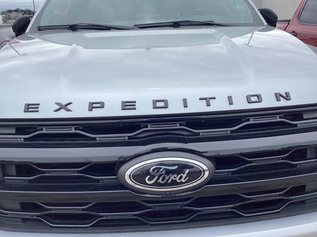 Used 2024 Ford Expedition Max Limited AWD/4WD image 3