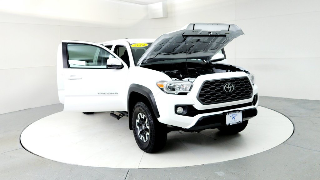 Certified 2022 Toyota Tacoma TRD Off-Road w/ Technology Package AWD/4WD image 9