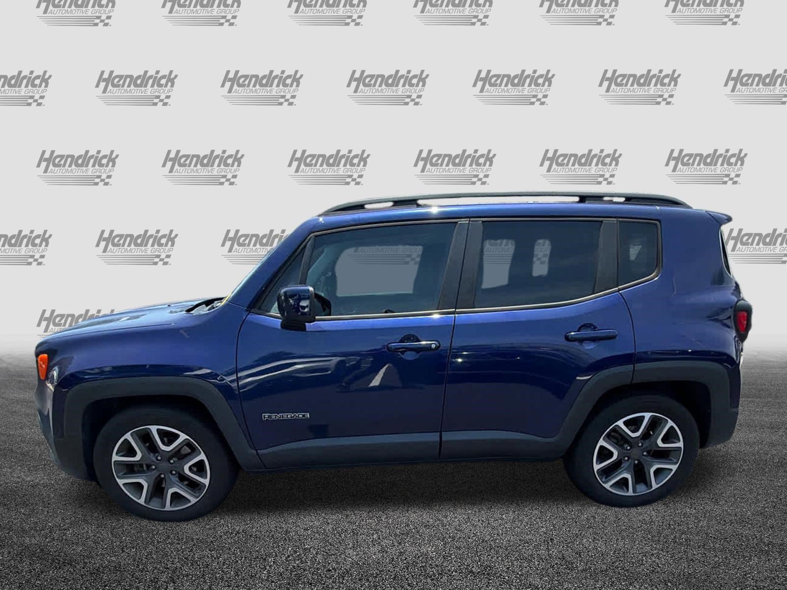 Used 2018 Jeep Renegade Latitude FWD image 11