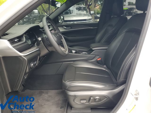 Used 2025 Jeep Grand Cherokee Limited RWD image 18