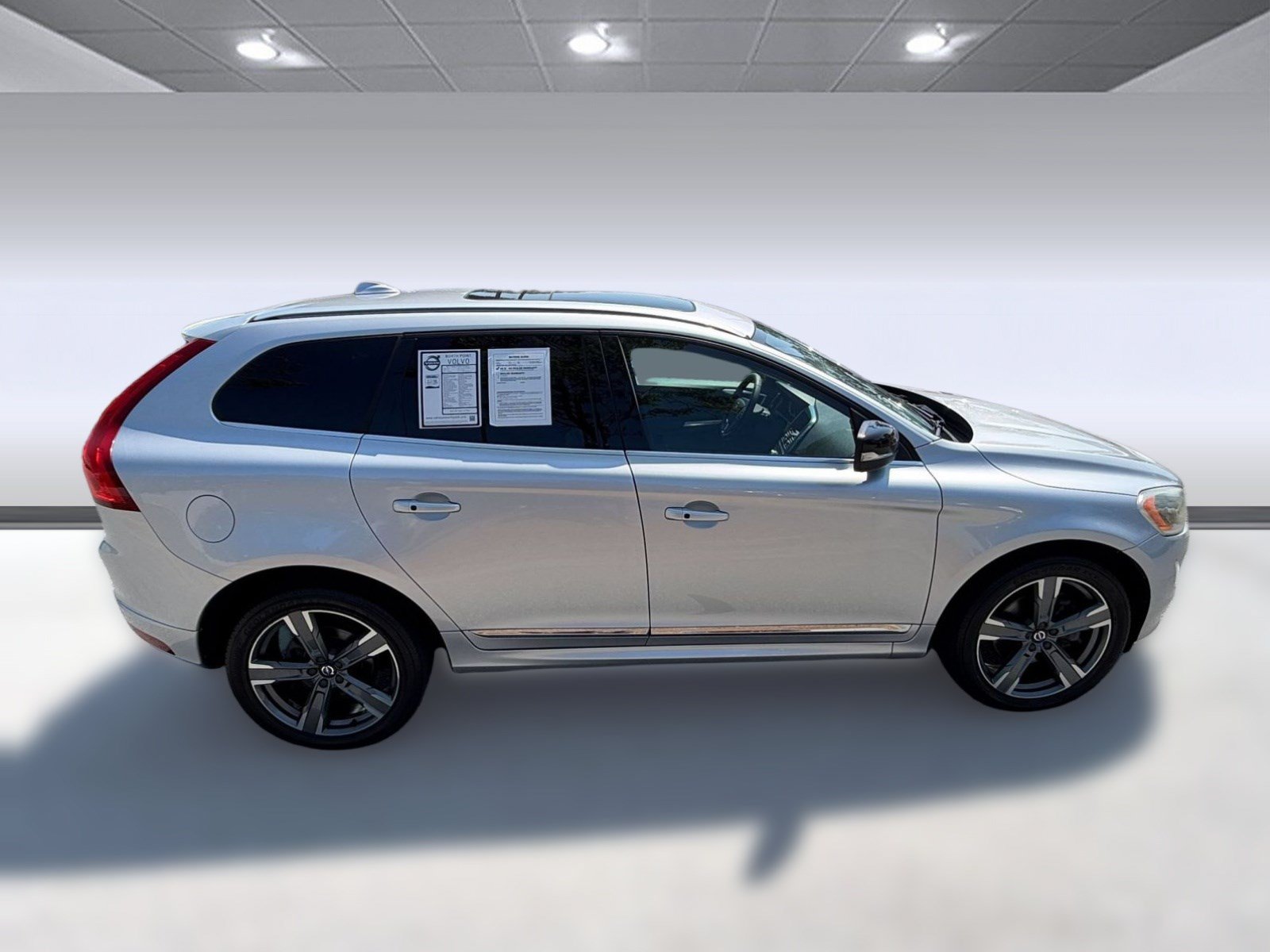 Used 2017 Volvo XC60 T5 Dynamic w/ Preferred Option Package FWD image 8